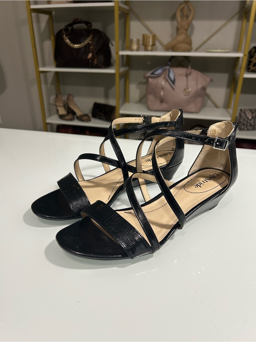 Lifestride Women’s Yolanda Black Strappy Low Wedge Sandals sz10